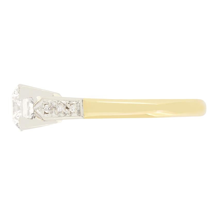 Art Deco Late Deco 0.70ct Diamond Solitaire ring, c.1940s For Sale