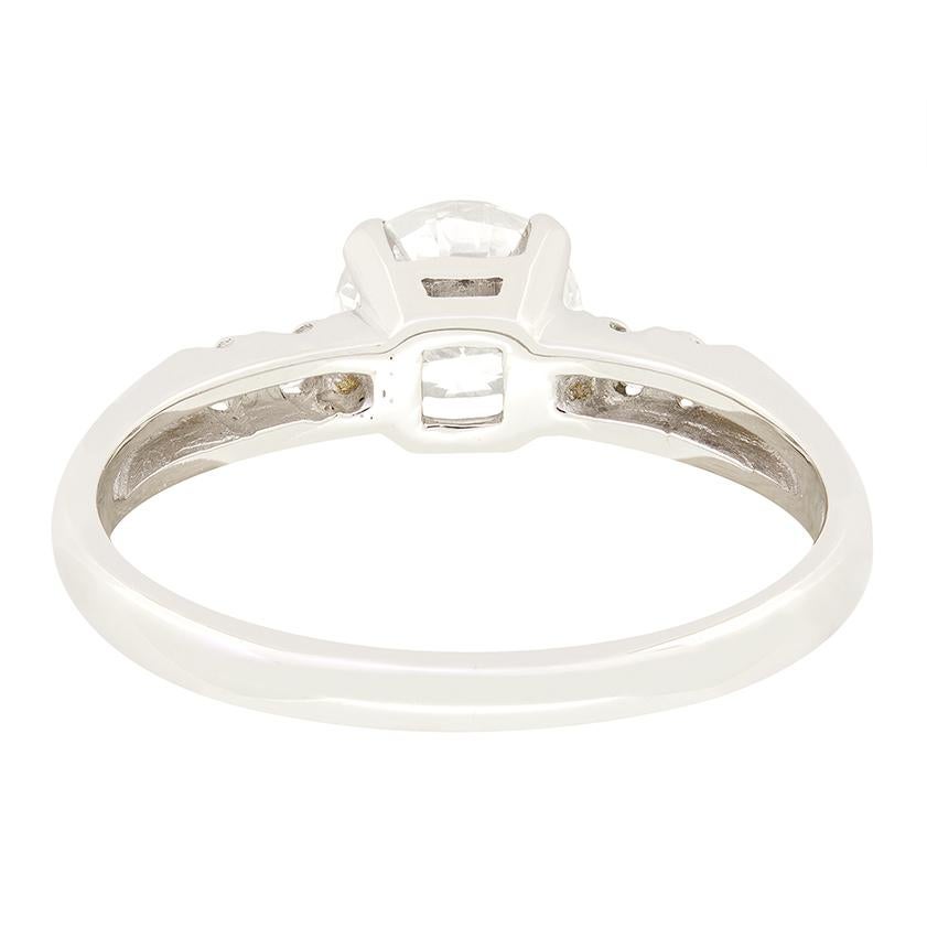 Anillo solitario de diamantes de 0,82 ct, estilo Decó tardío, c.1940 Art Decó en venta