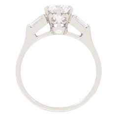 Anello solitario con diamante da 0,84 carati in stile tardo decò, anni '40 circa