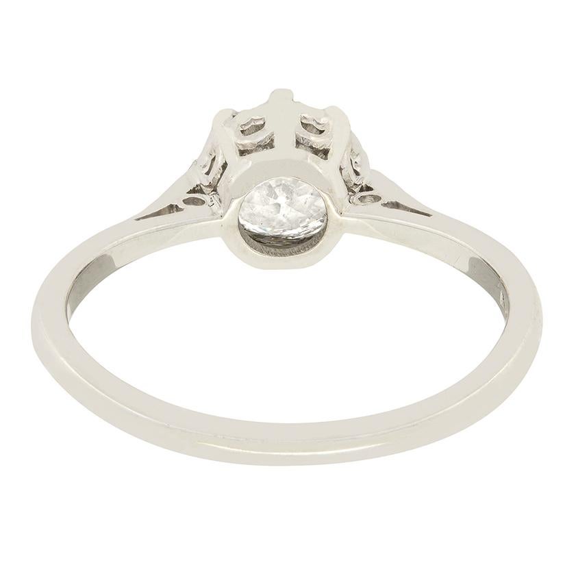 Late Deco 1.04ct Diamond Solitaire Ring, C.1930s In Good Condition For Sale In London, GB