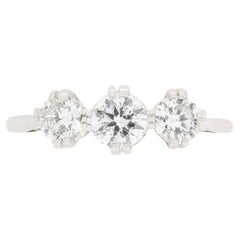 Anello a trilogia con diamanti 1,10ct in stile tardo-decò, 1930 ca.