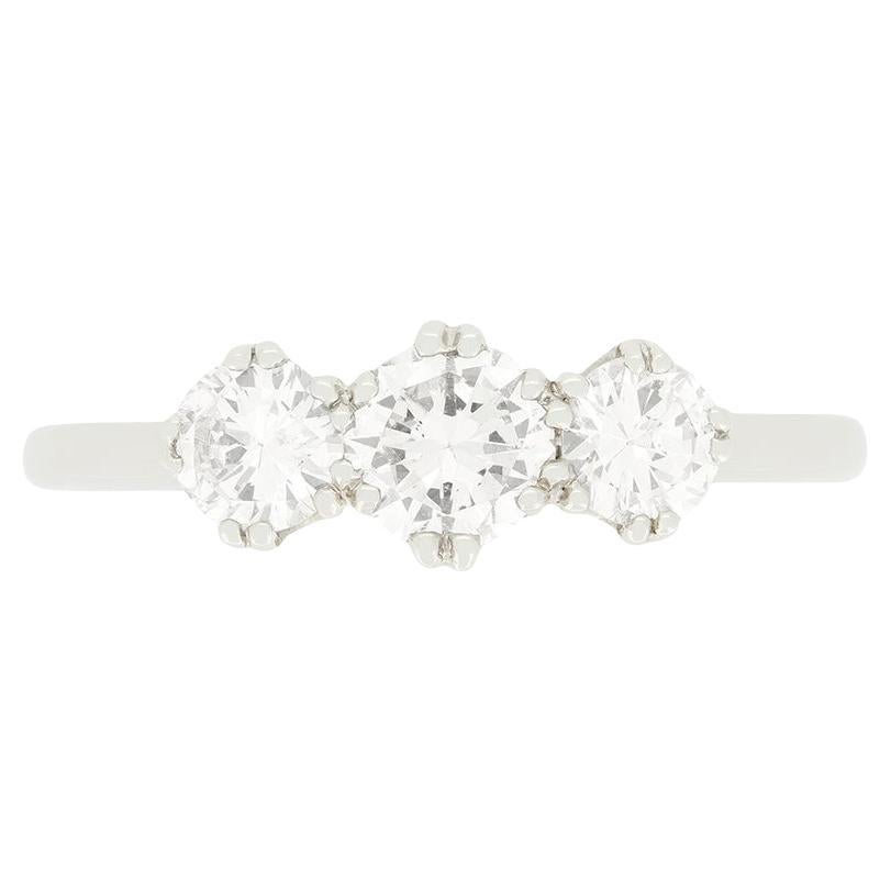 Anillo trilogía de diamantes de 1,10 ct de la época Decó tardía, c.1940