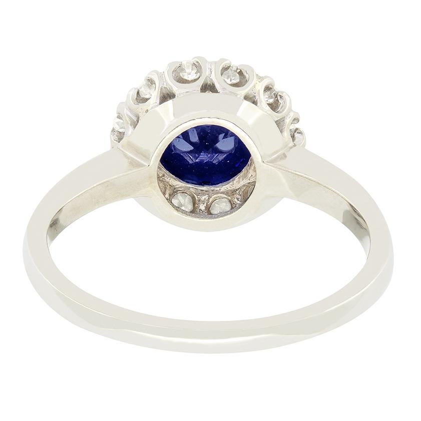 Taglio antico europeo Anello a grappolo con zaffiro e diamante di 1,70 carati, tardo decò, anni '40 ca. in vendita