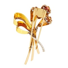 Broche flor de rubíes y diamantes de 1,80 ct, estilo Decó tardío, c.1940