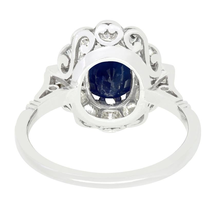 Art Deco Late Deco 1.90ct Sapphire and Diamond Cluster Ring, c.1940s For Sale
