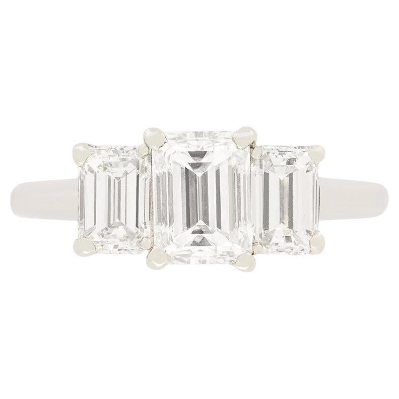 Late Deco 2.00ct Diamond Three Stone Ring, c.1940s For Sale