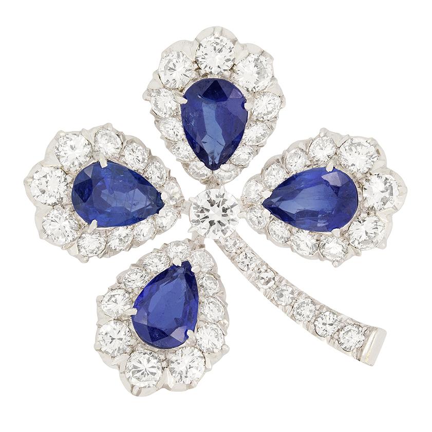 Art Deco Late Deco 2.00ct Sapphire and Diamond Flower Brooch, c.1930s For Sale