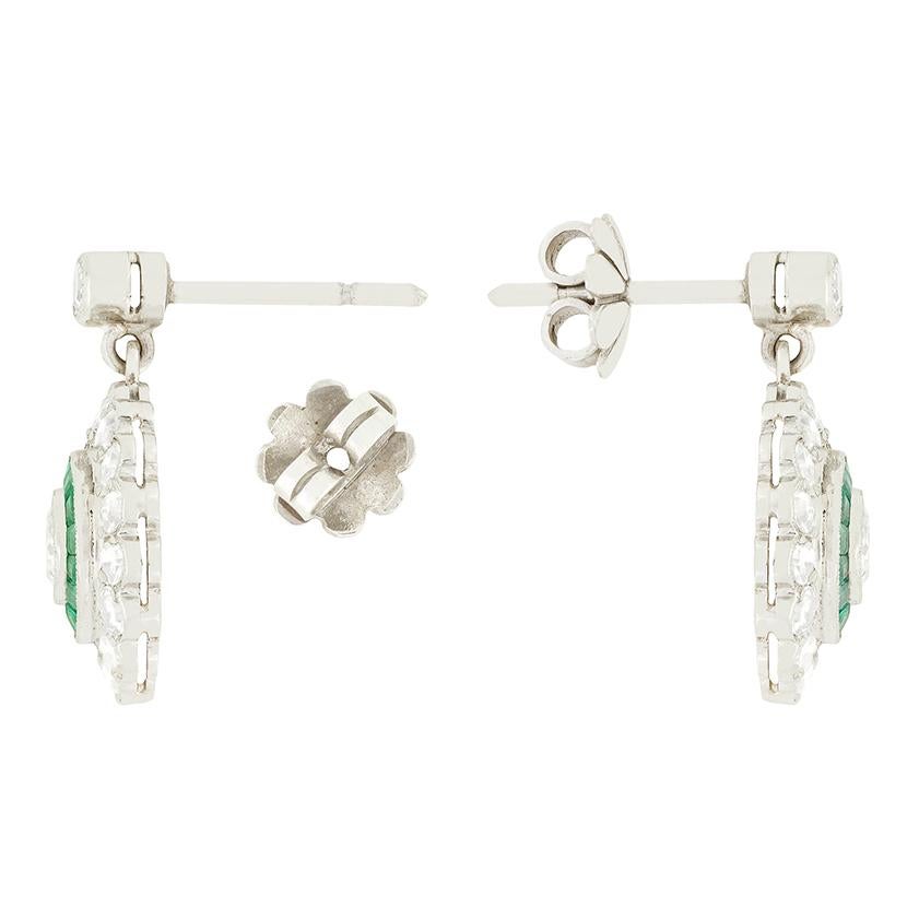 Taille vieille Europe Boucles d'oreilles cible en diamant et émeraude de 2,60ct, c.1940s. en vente