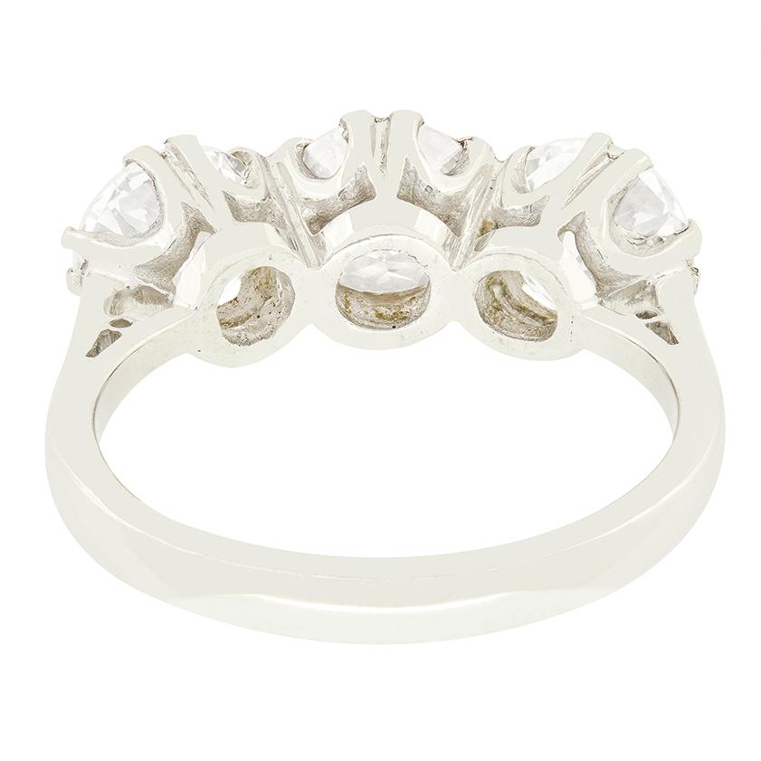 Taille vieille Europe Bague à trois pierres en diamant de 3(00ct), A.I.C. C Stone, C.C. en vente