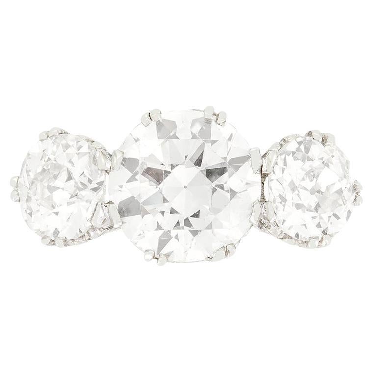 Late Deco 3.20ct Diamond Three Stone Ring, c.1940s For Sale