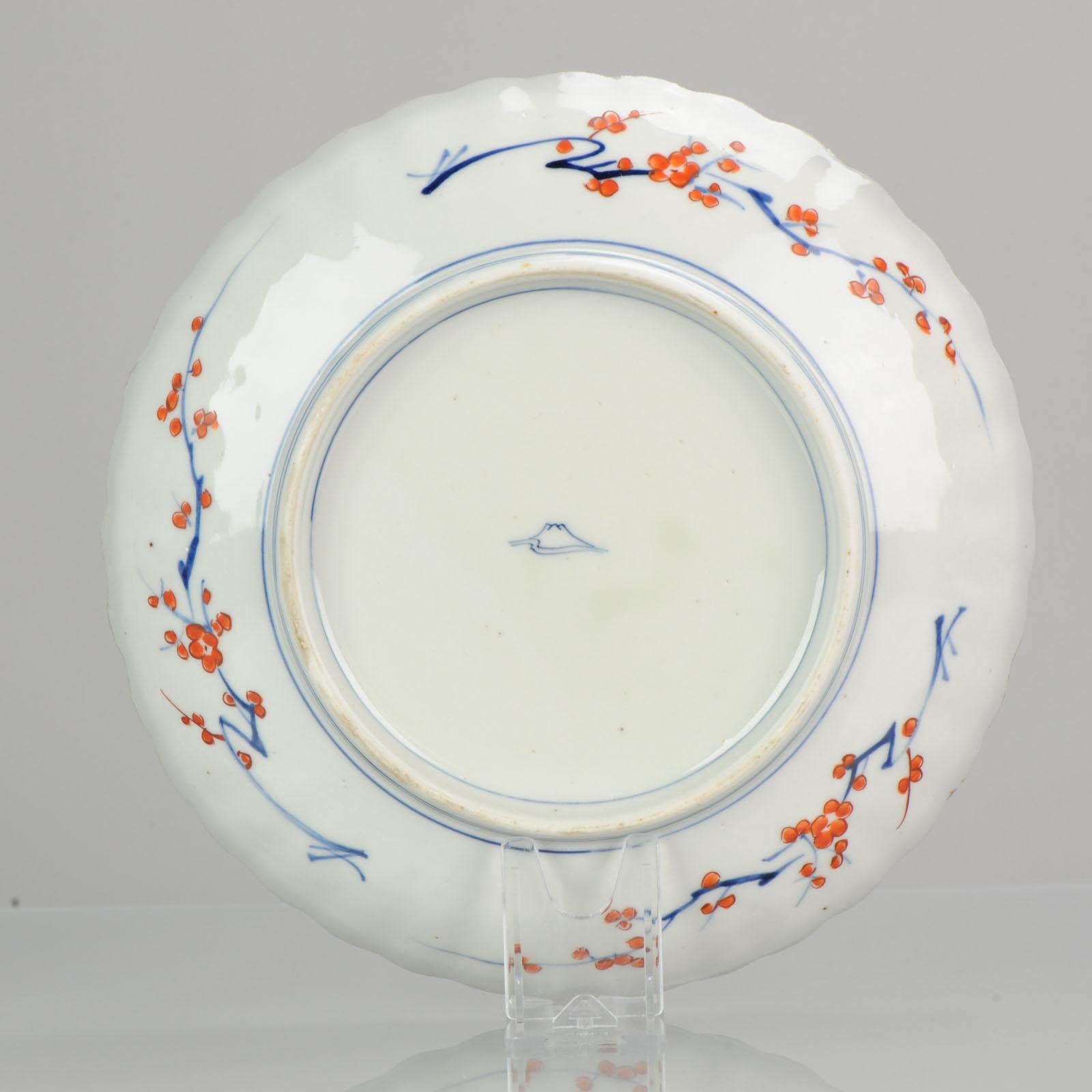 A very nicely and rare decorated Japanese porcelain plate, lovely scene. Central scene of a group of boats sailing and the border with a polychrome scene of flowers.

Probably first half of the 19th century

Base marked with an underglaze blue