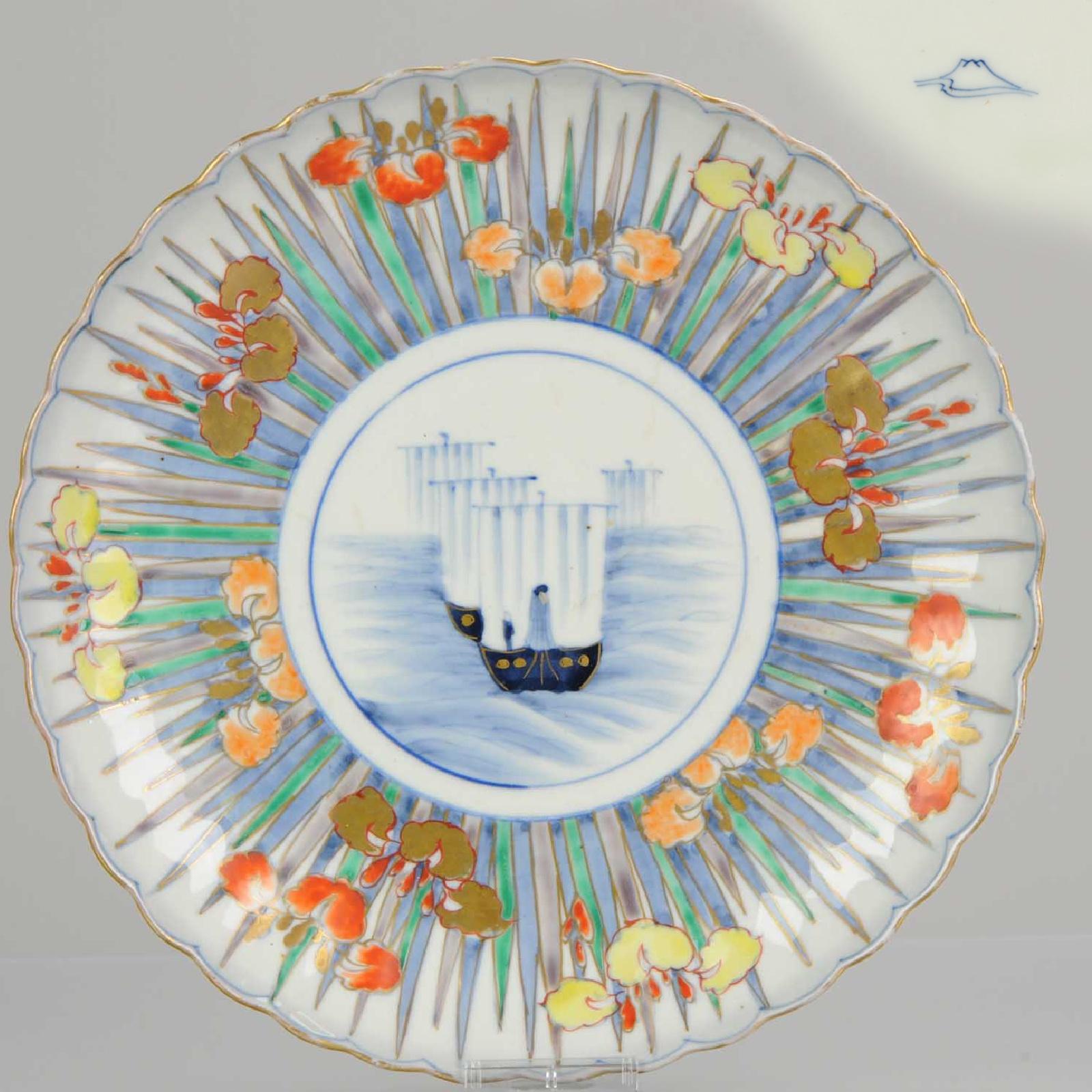 XIXe siècle Assiette en porcelaine japonaise de la fin de la période Edo - Assiette colorée - Bateaux - Fleurs Mo