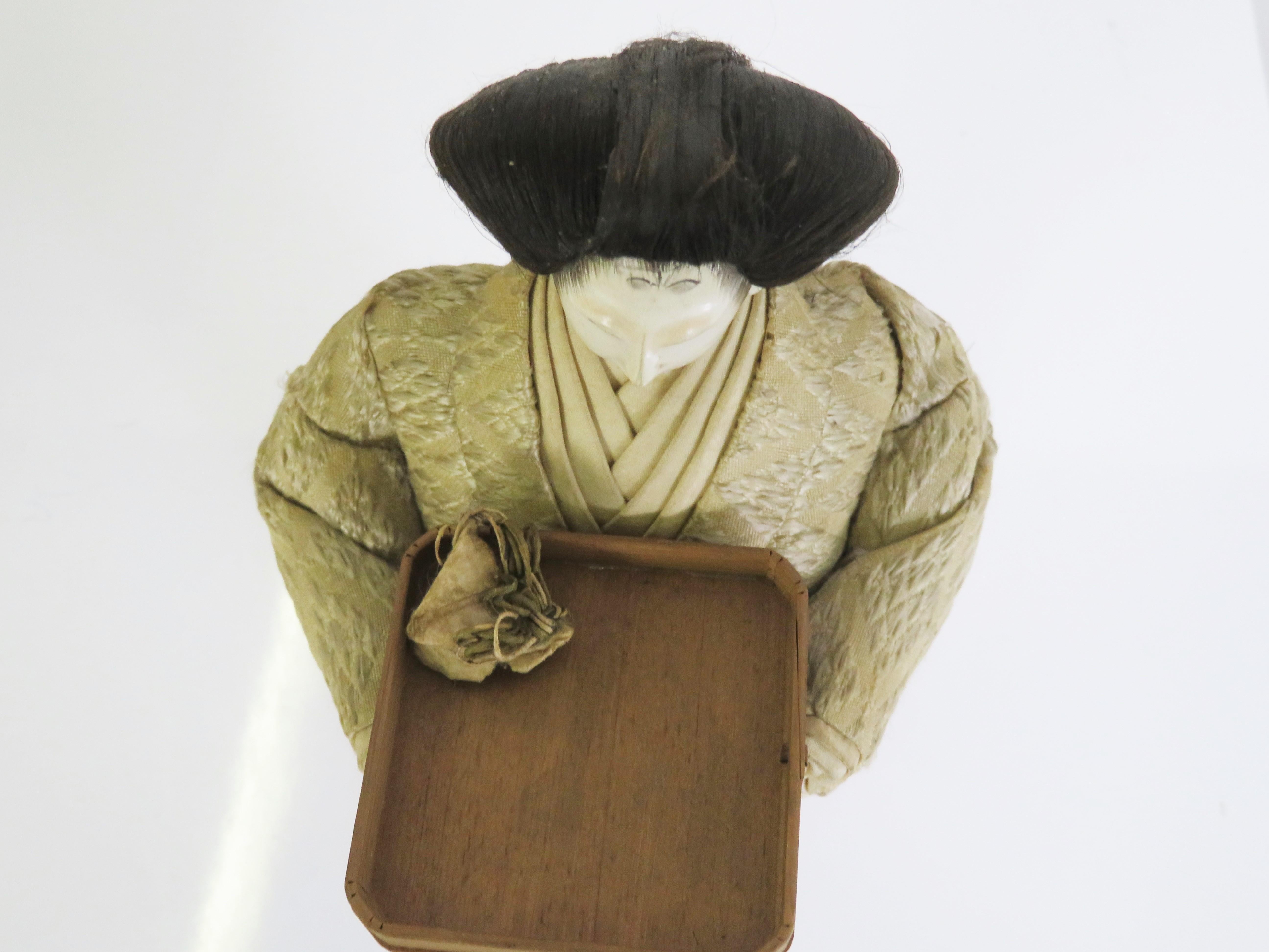 Figures de Sannin-kanjyo ou Trois dames de cour de la fin de la période Edo avec Wood Box Japon en vente 9