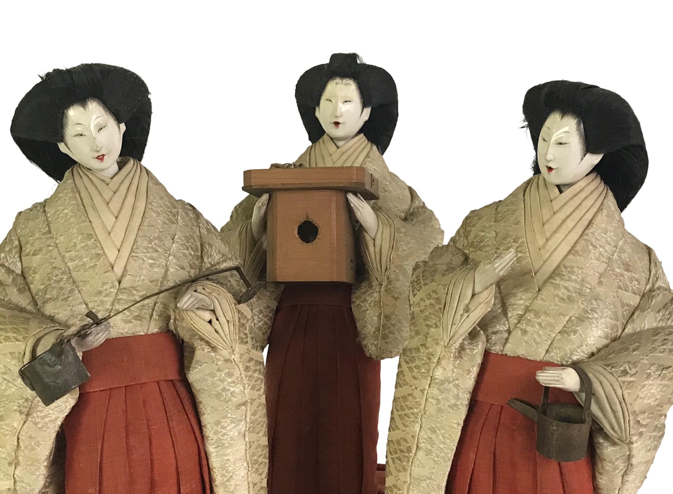 Japonais Figures de Sannin-kanjyo ou Trois dames de cour de la fin de la période Edo avec Wood Box Japon en vente