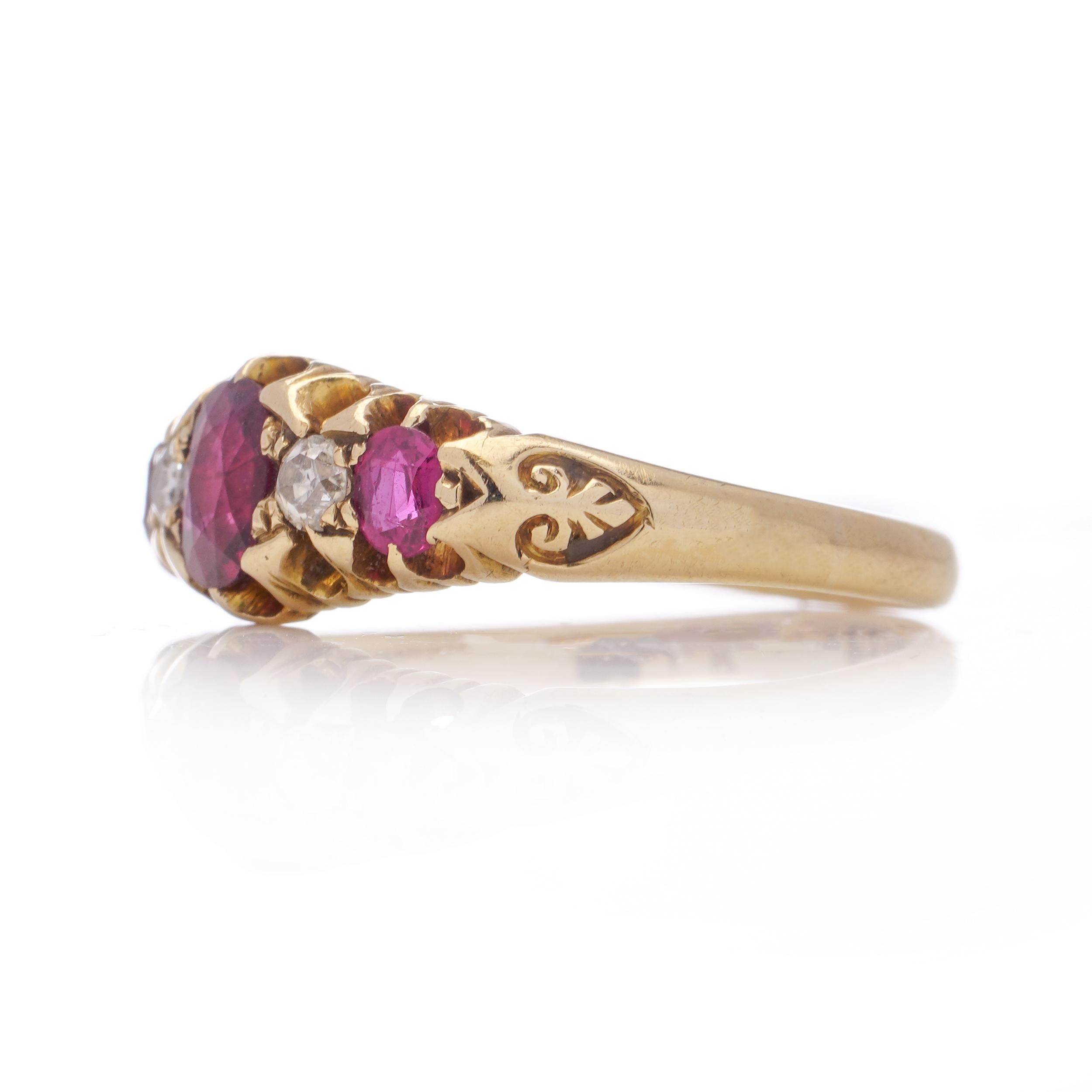 Late Edwardian 18 kt. Yellow gold five-stone ruby and diamond ring For Sale 1