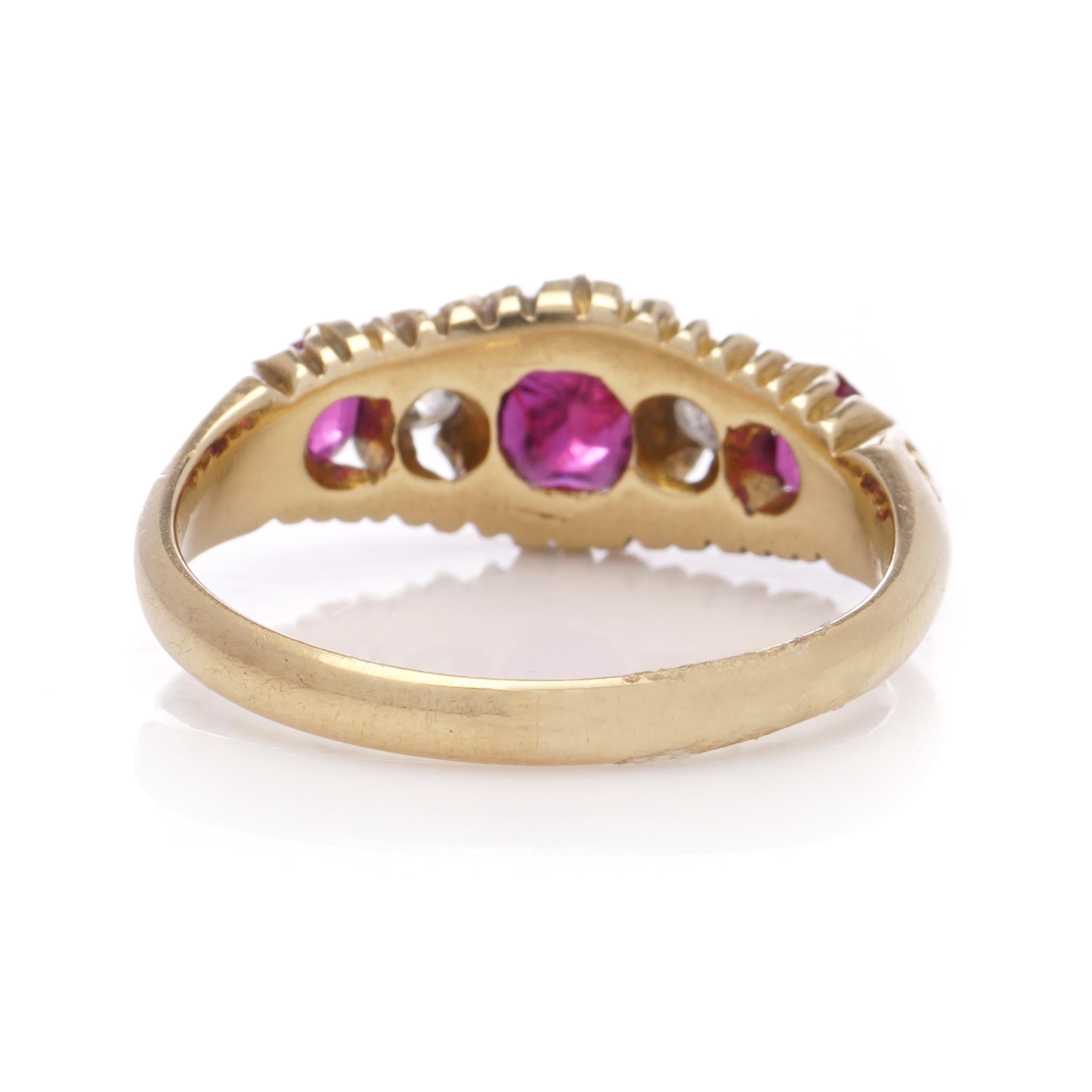 Late Edwardian 18 kt. Yellow gold five-stone ruby and diamond ring For Sale 2