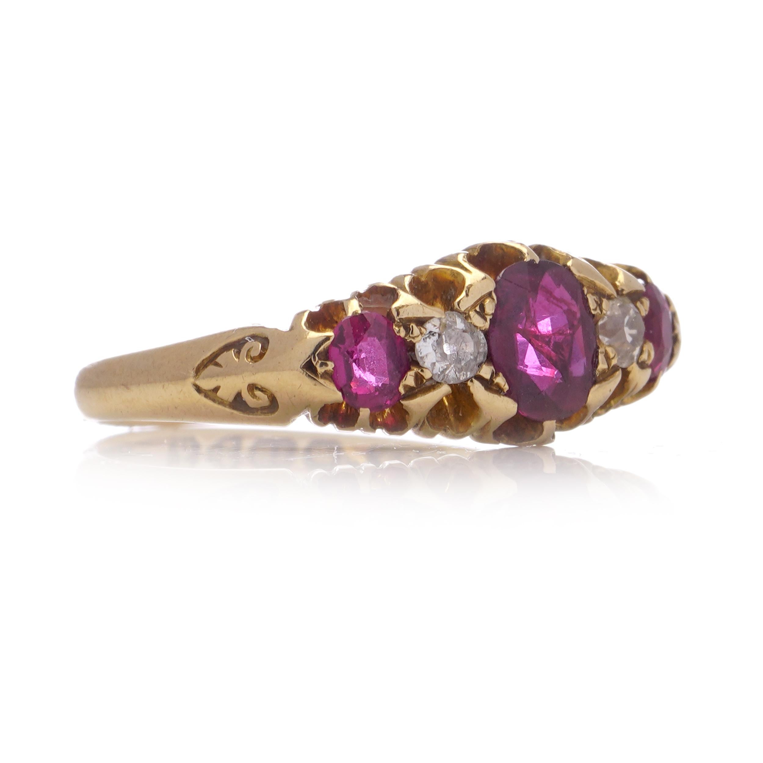 Late Edwardian 18 kt. Yellow gold five-stone ruby and diamond ring For Sale 3