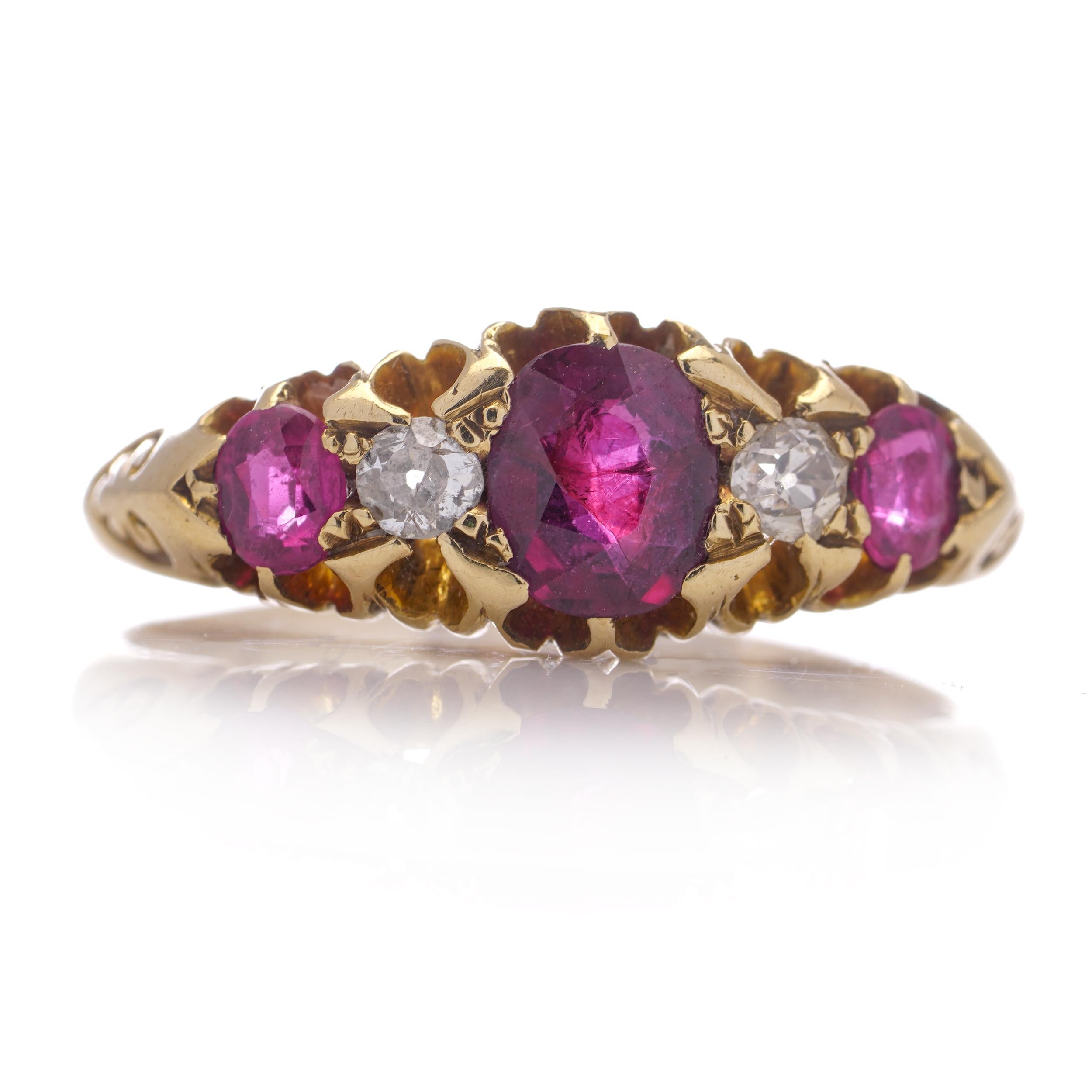 Late Edwardian 18 kt. Yellow gold five-stone ruby and diamond ring For Sale 4