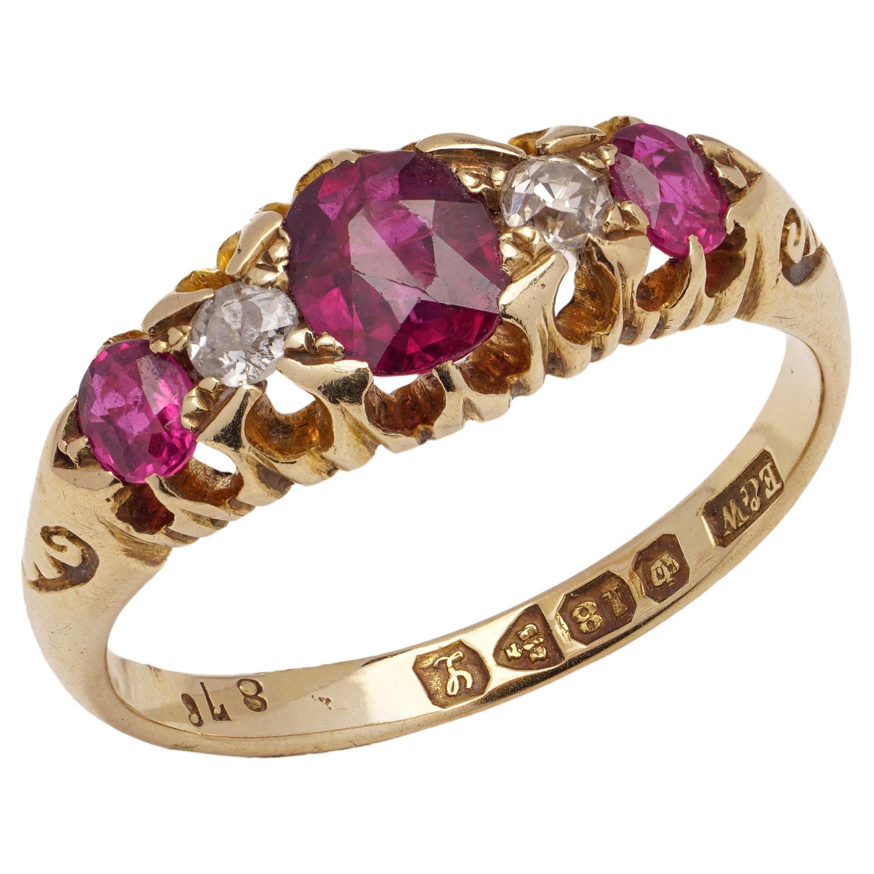 Late Edwardian 18 kt. Yellow gold five-stone ruby and diamond ring For Sale