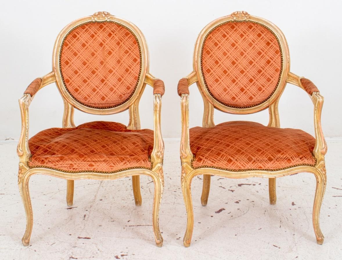 Pair of late French 18th century manner lacquered armchairs or fauteuil a la Reine, raised on cabriole legs in the Louis XV taste, having medaillon backrest, upholstered in salmon velvet. 

Dimensions: 36.5
