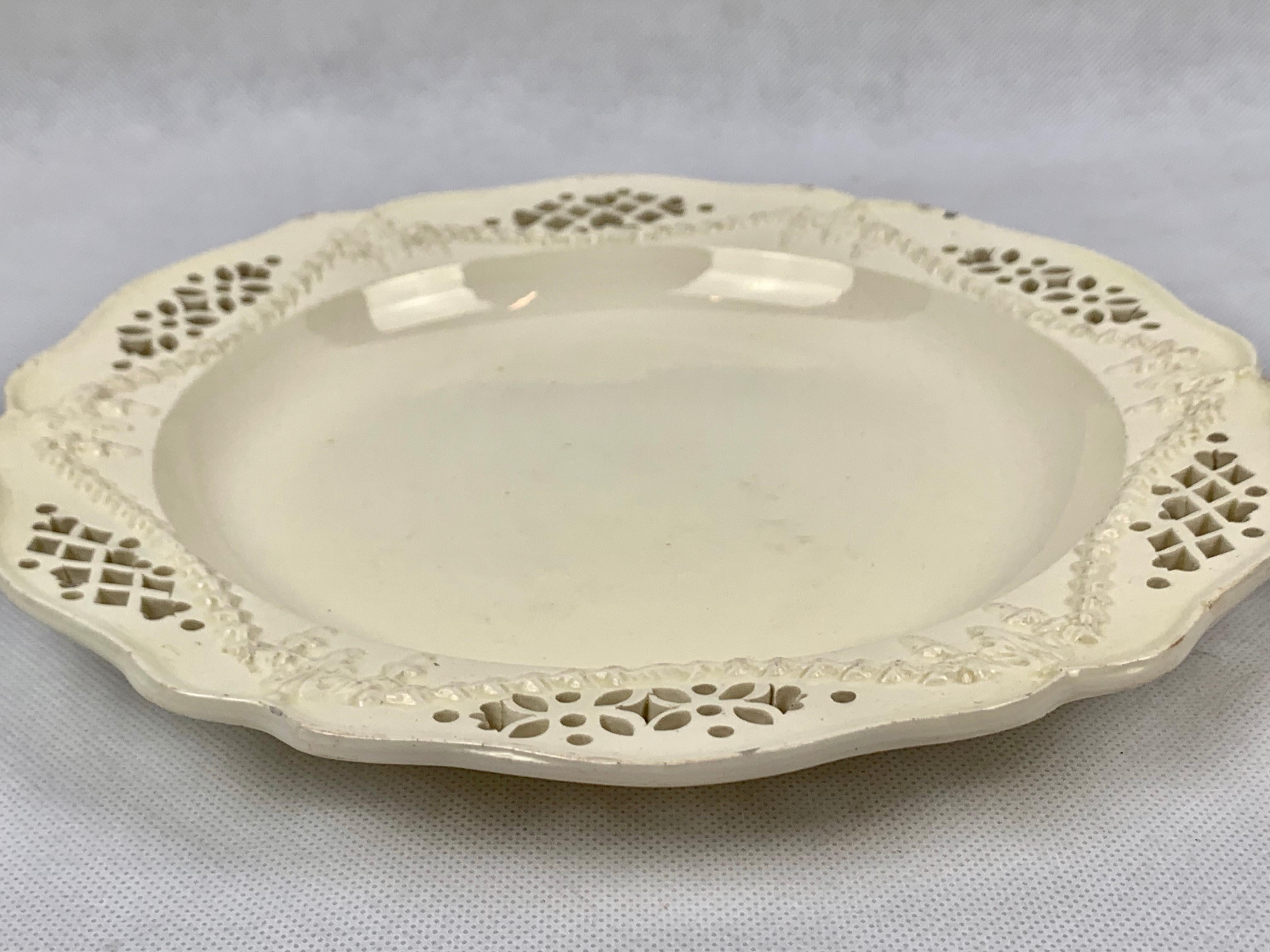 Antique Reticulated Creamware Plate-England, Late 18th Century In Good Condition In West Palm Beach, FL