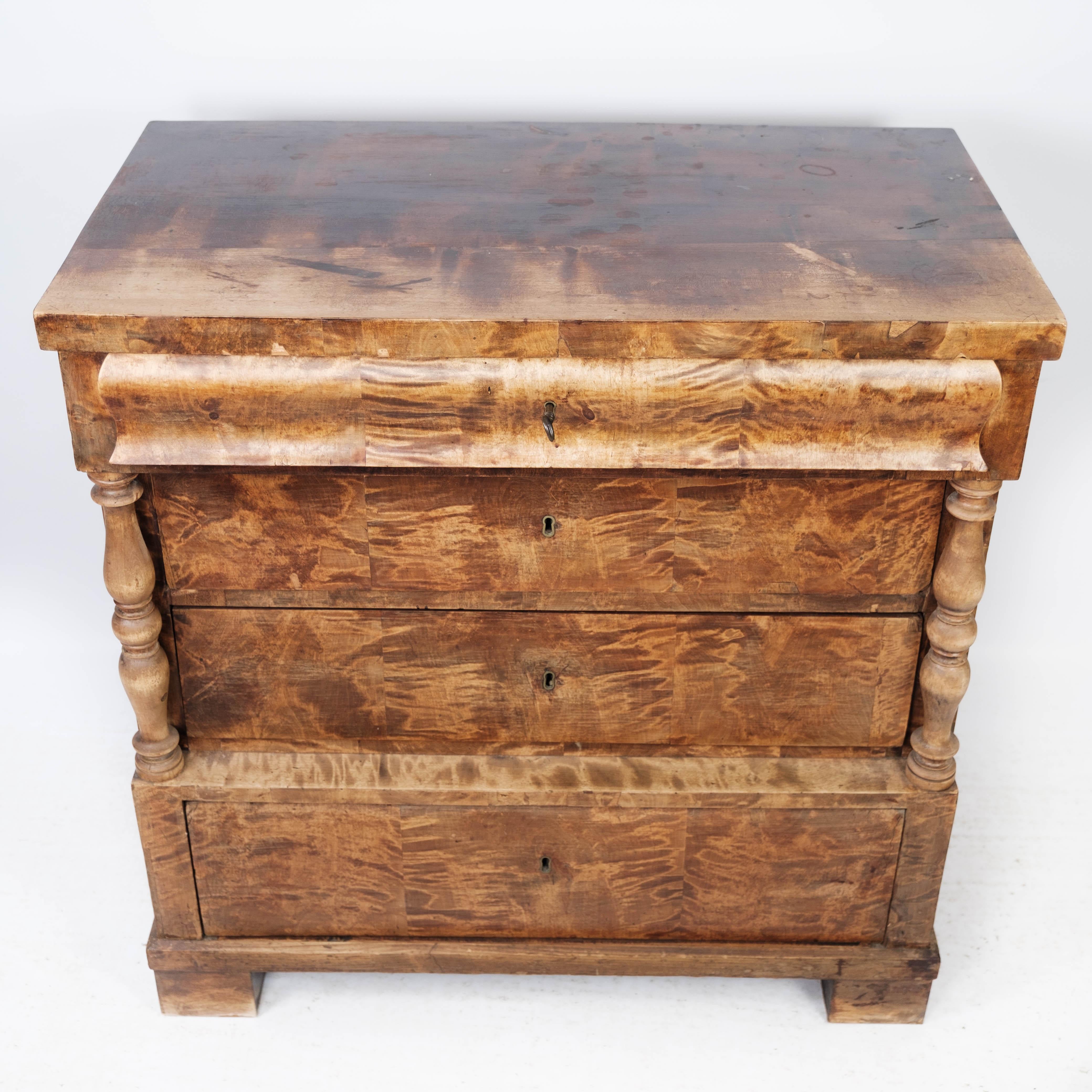 Late Empire chest of drawers of birch wood from around the 1840s. The chest is in great antique condition.