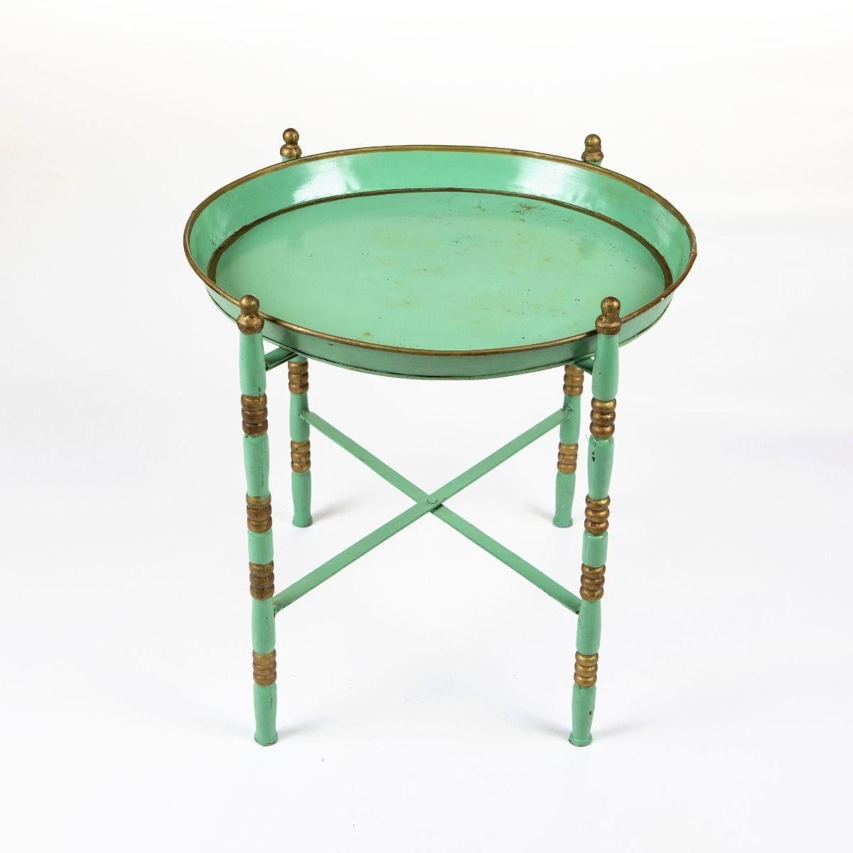 Late Empire side table / lamp table with a metal tray featuring a painted brass rim, placed on a later collapsible stand.

The tray dates from around 1820–30, while the stand was made to match it in the 1950s.

The piece was likely painted light