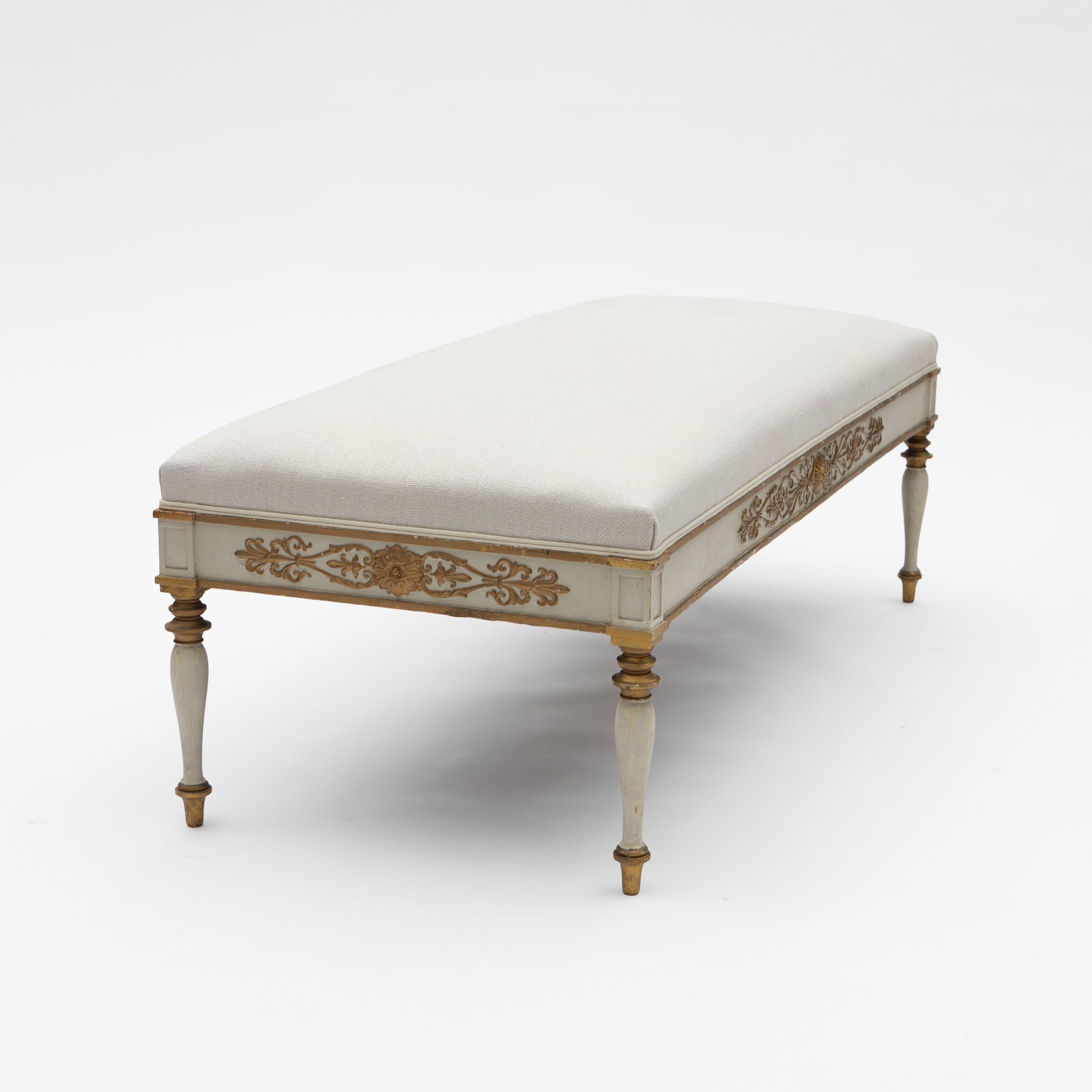 Late Empire Upholstered Bench with Carved Gilt Carvings In Good Condition For Sale In Kastrup, DK