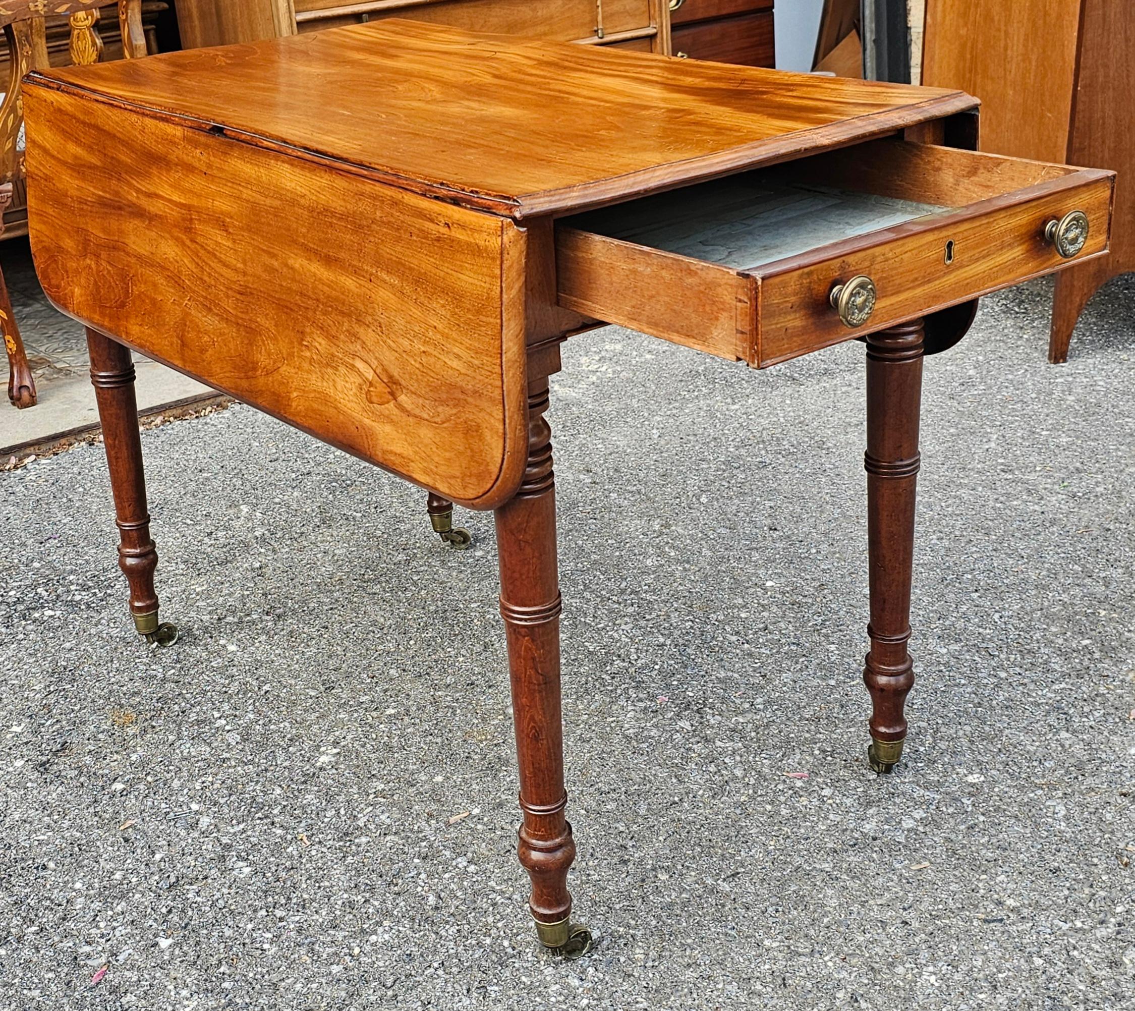 Late Federal Fruitwood Single Drawer Dropleaf Pembroke Table, Circa 1800s In Good Condition For Sale In Germantown, MD