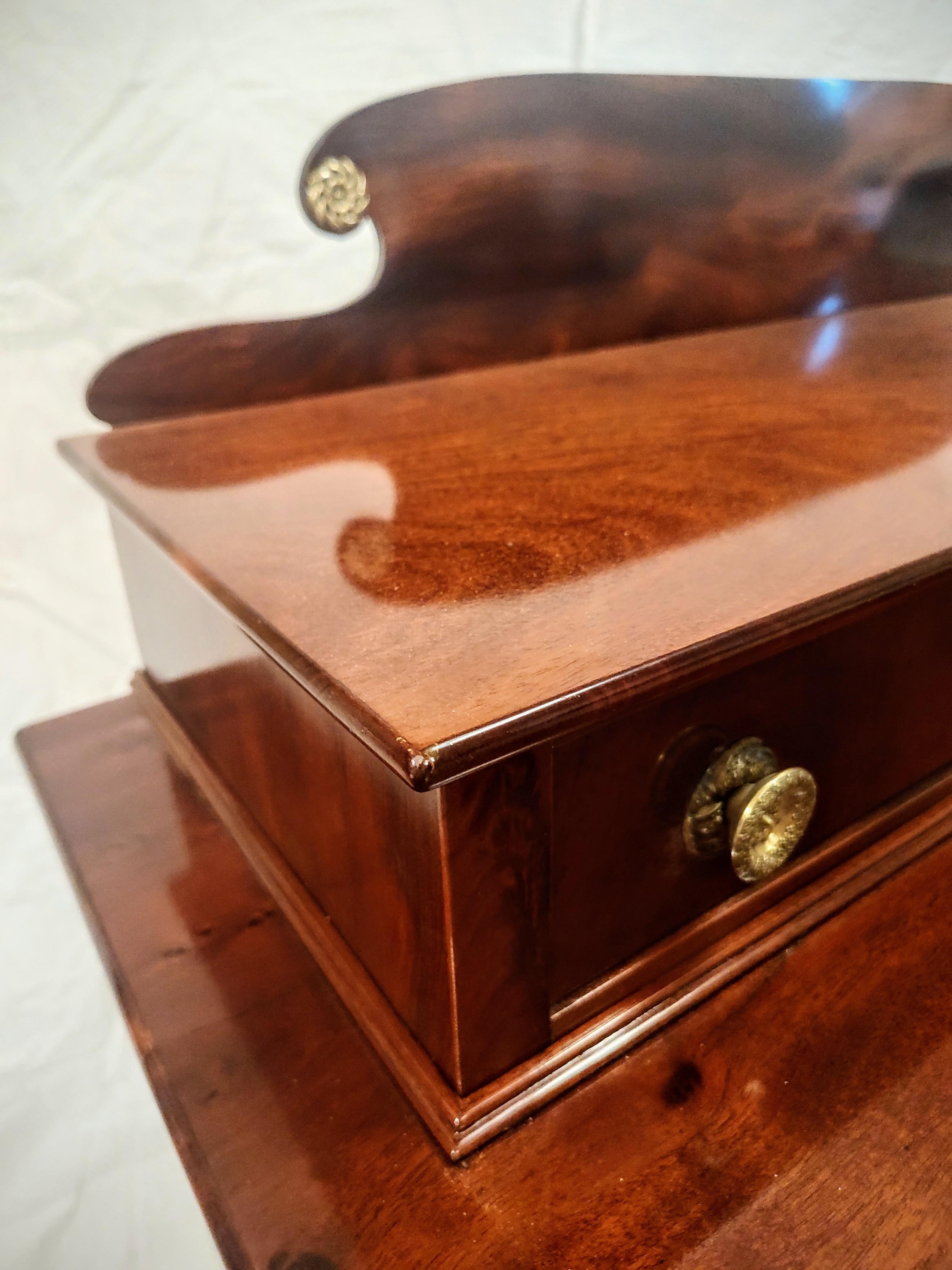 Late Federal Mahogany Six Drawer Chest . This wonderful chest is the epitome of 