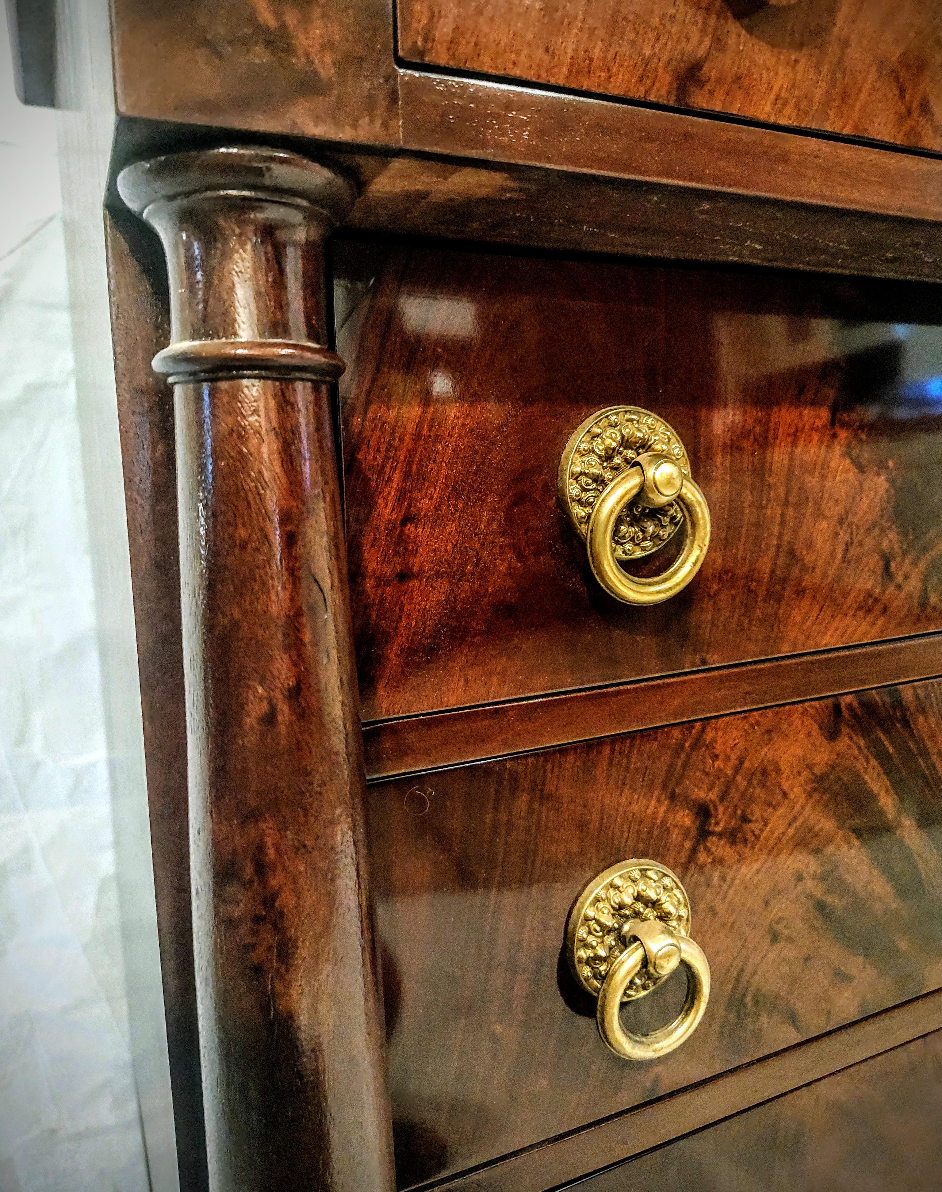 American Late Federal Mahogany Six Drawer Chest For Sale