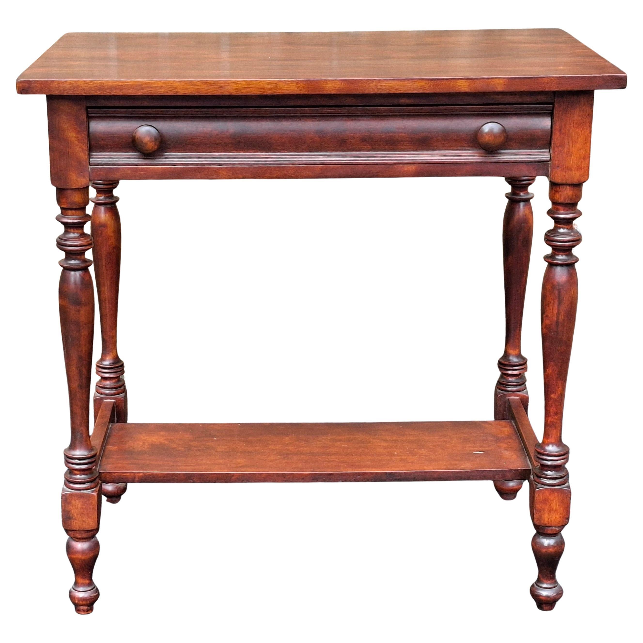 Table d'appoint à deux niveaux en acajou de style fédéral tardif