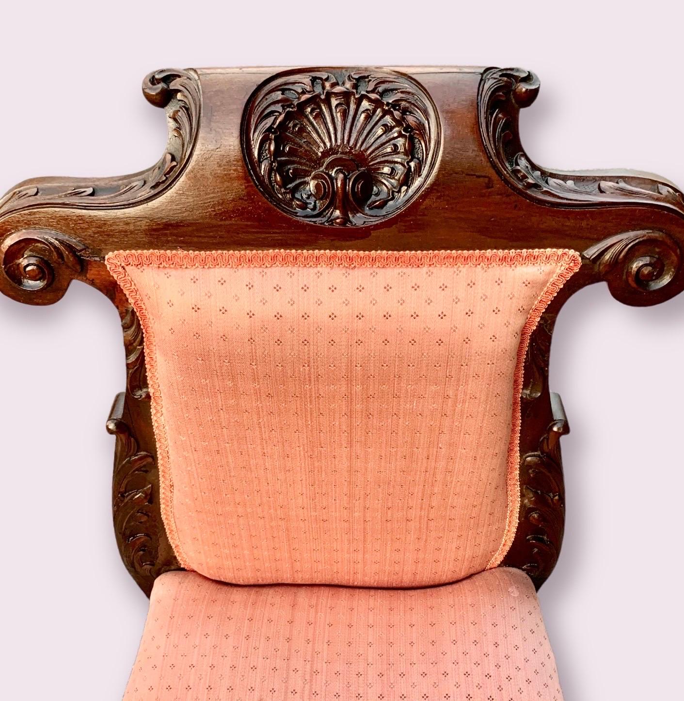 Spätfranzösischer viktorianischer Stuhl aus geschnitztem Nussbaumholz Prie Dieu  im Angebot 2