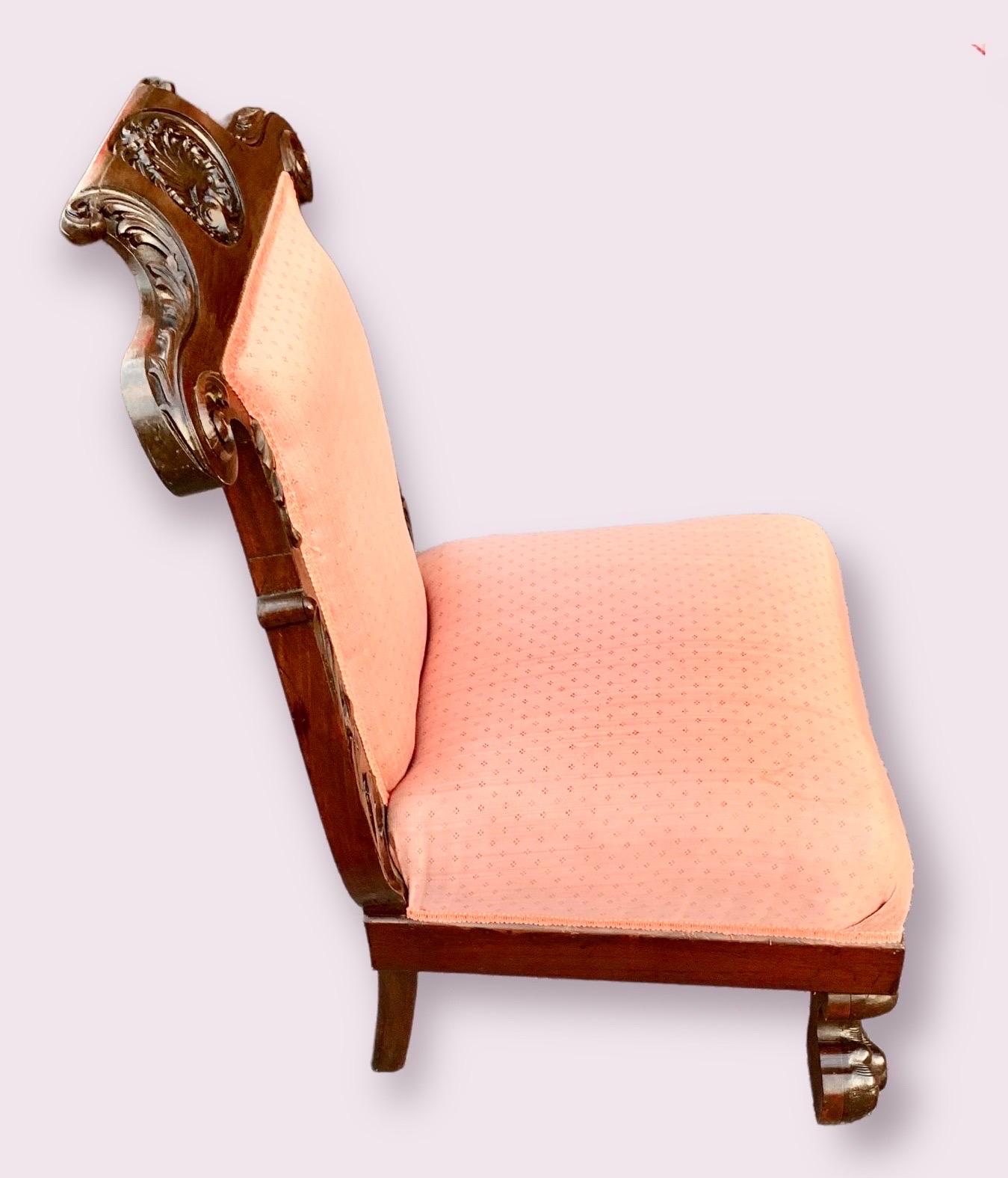 Spätfranzösischer viktorianischer Stuhl aus geschnitztem Nussbaumholz Prie Dieu  (Handgeschnitzt) im Angebot