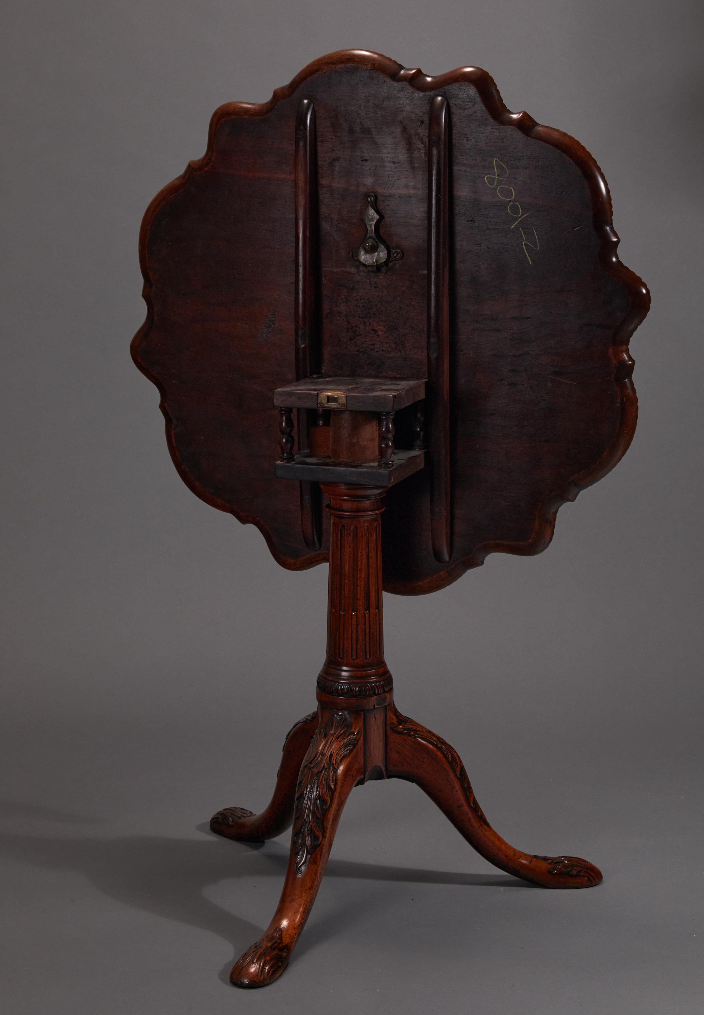 Late George II Carved Mohogany Tripod Table In Good Condition For Sale In Hudson, NY