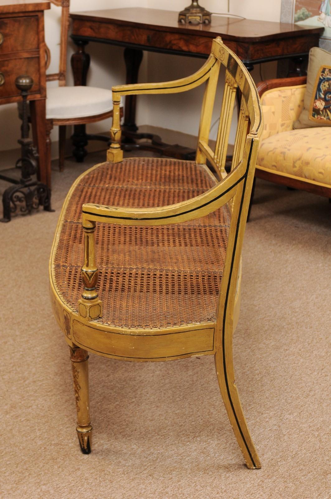 Spätes englisches ockerfarben bemaltes und mit Rohrgeflecht versehenes Sofa von George III. um 1820 im Angebot 8