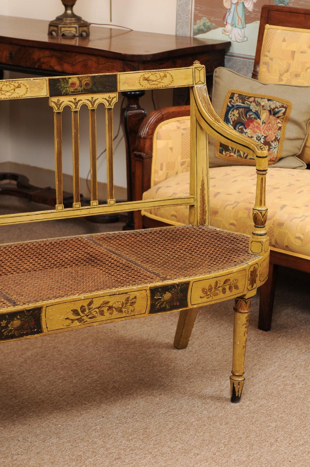 Spätes englisches ockerfarben bemaltes und mit Rohrgeflecht versehenes Sofa von George III. um 1820 im Angebot 14
