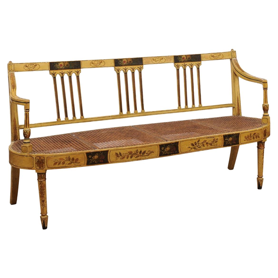 Spätes englisches ockerfarben bemaltes und mit Rohrgeflecht versehenes Sofa von George III. um 1820 im Angebot