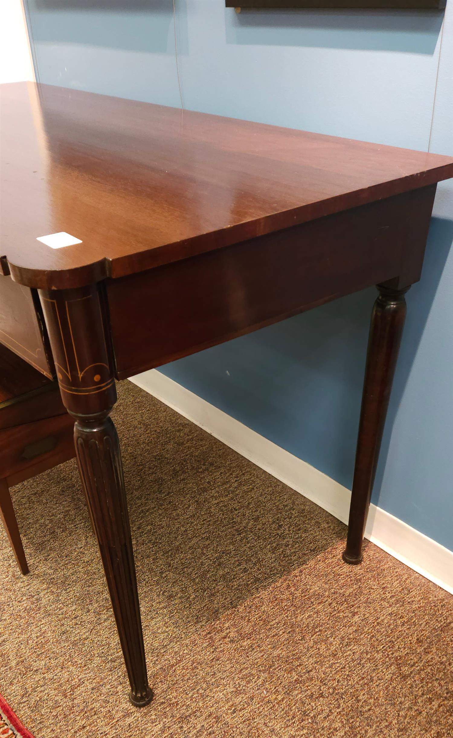 Mesa de servir de caoba con incrustaciones de finales de Jorge III, circa 1830 Inglés en venta