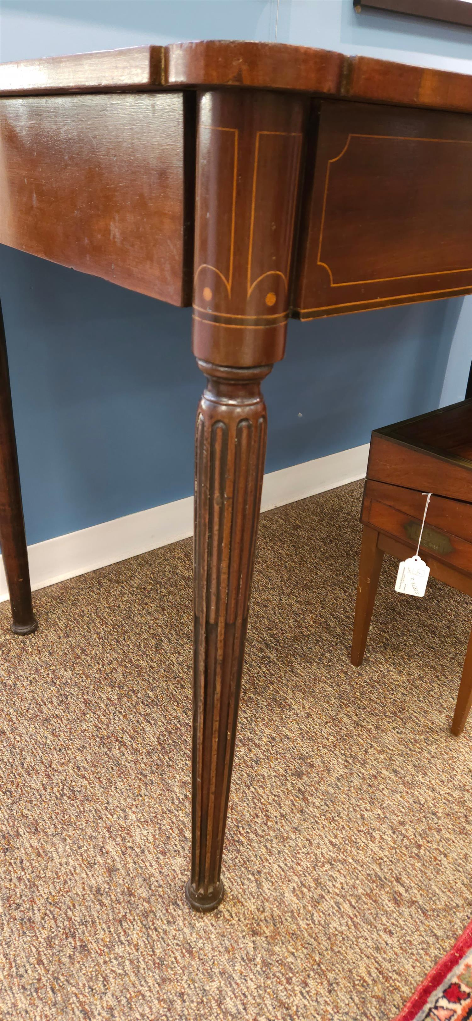 Mesa de servir de caoba con incrustaciones de finales de Jorge III, circa 1830 siglo XIX en venta
