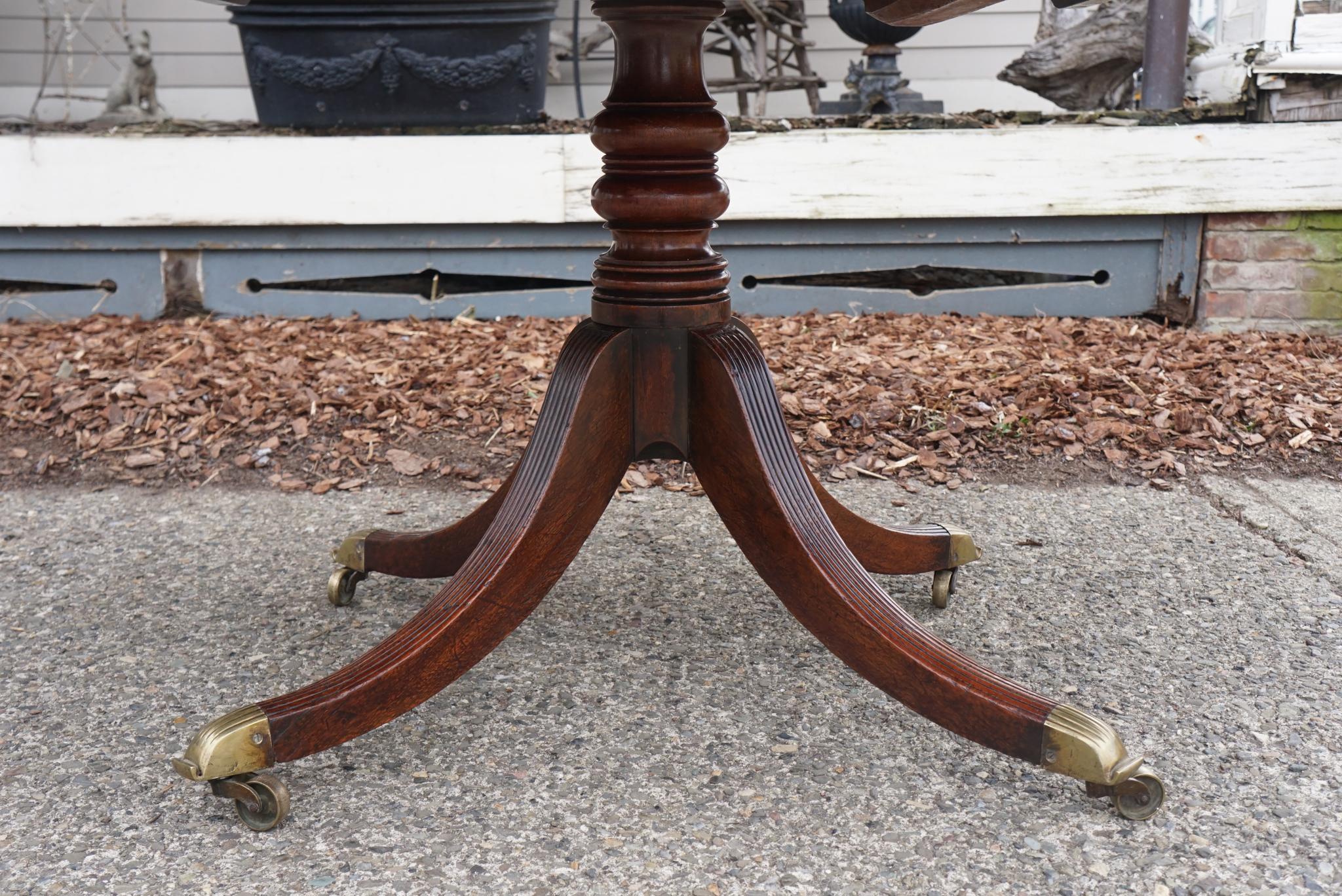 Late George III Mahogany Breakfast Table In Good Condition In Hudson, NY