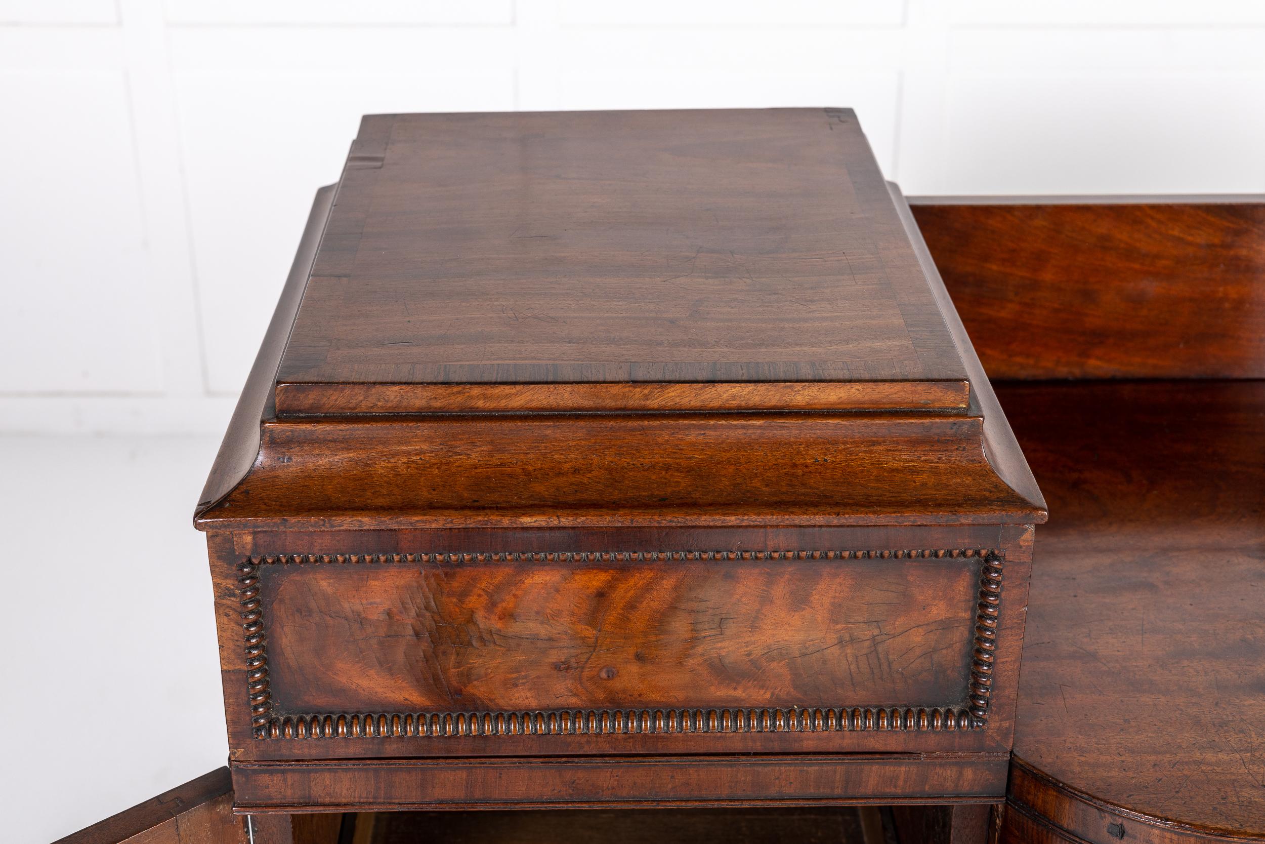 Late George IV/Early William IV Mahogany Pedestal Sideboard In Good Condition For Sale In Gloucestershire, GB