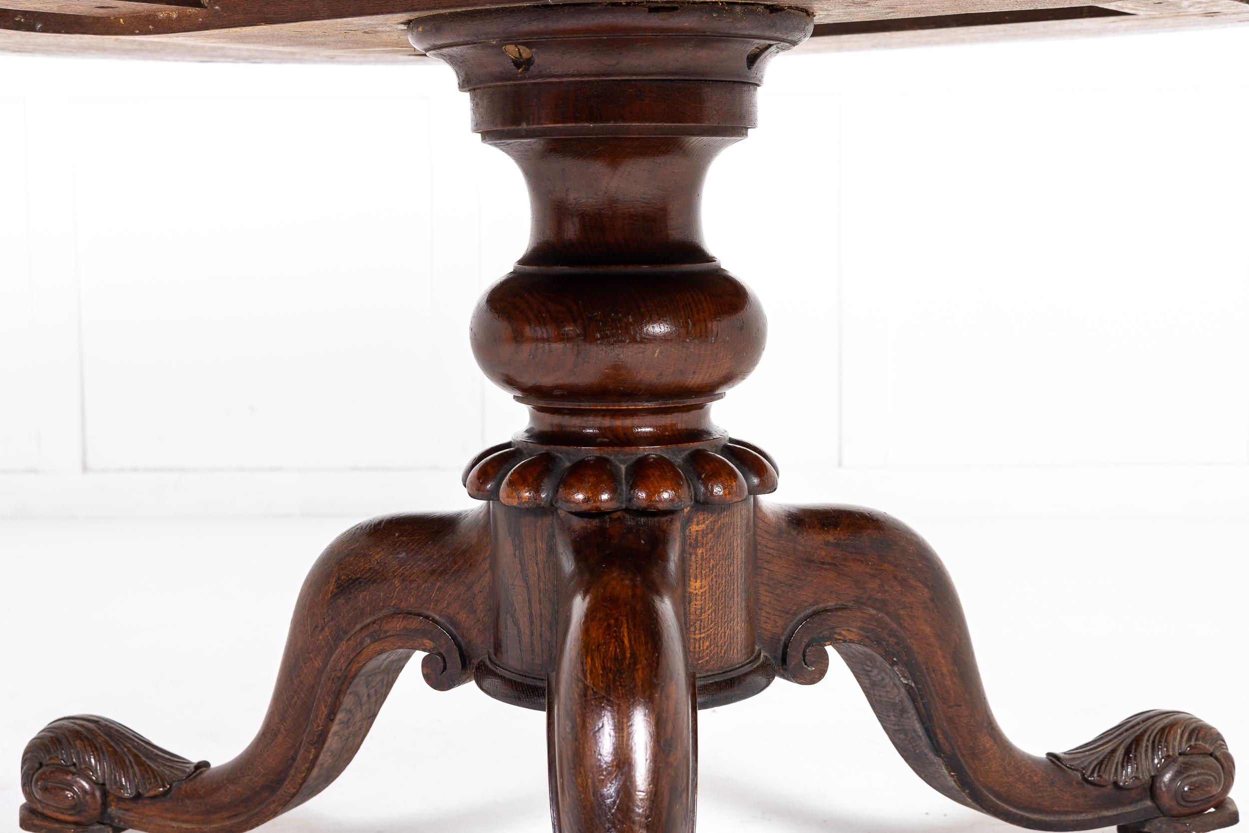 A very fine late George IV/early William IV oak rent or drum table with the original finely tooled leather to the top c.1830

The table featuring four drawers and four mock drawers above a tripod base with finely carved toes and panelled sections.