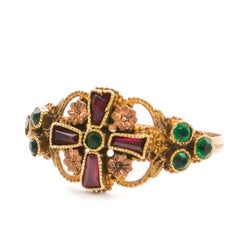 Bague de style géorgien tardif en or 14 carats, ornée d'un motif en forme de croix avec des rubis et des émeraudes, vers 1800-1830