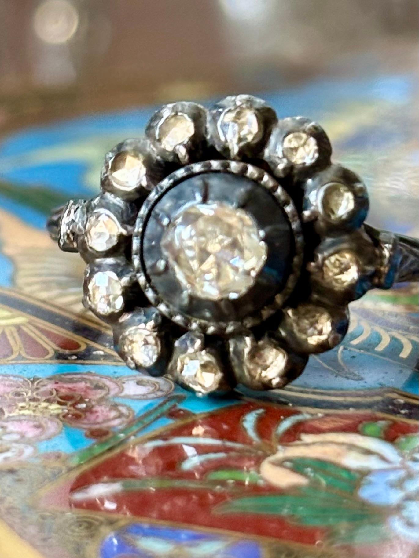 Georgiano Anello a grappolo tardo georgiano con diamanti taglio rosa Circa 1790 in vendita