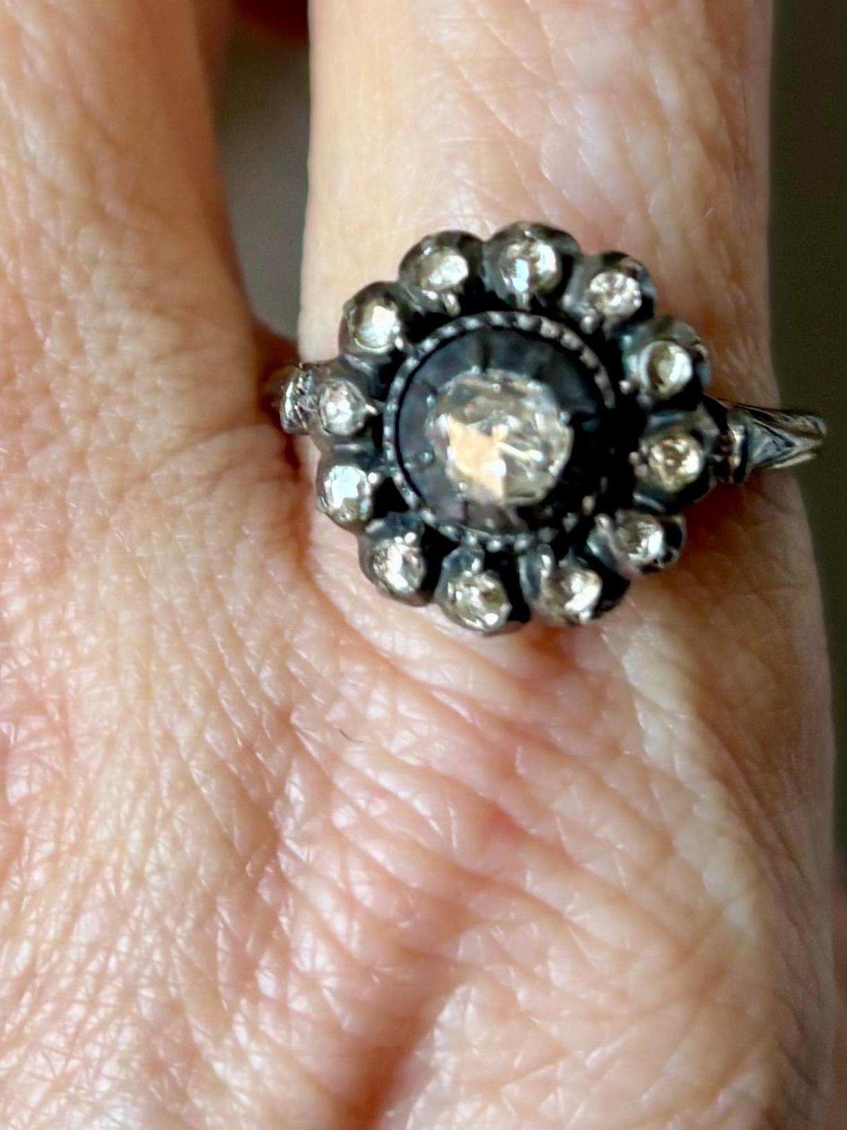 Anello a grappolo tardo georgiano con diamanti taglio rosa Circa 1790 in vendita 6