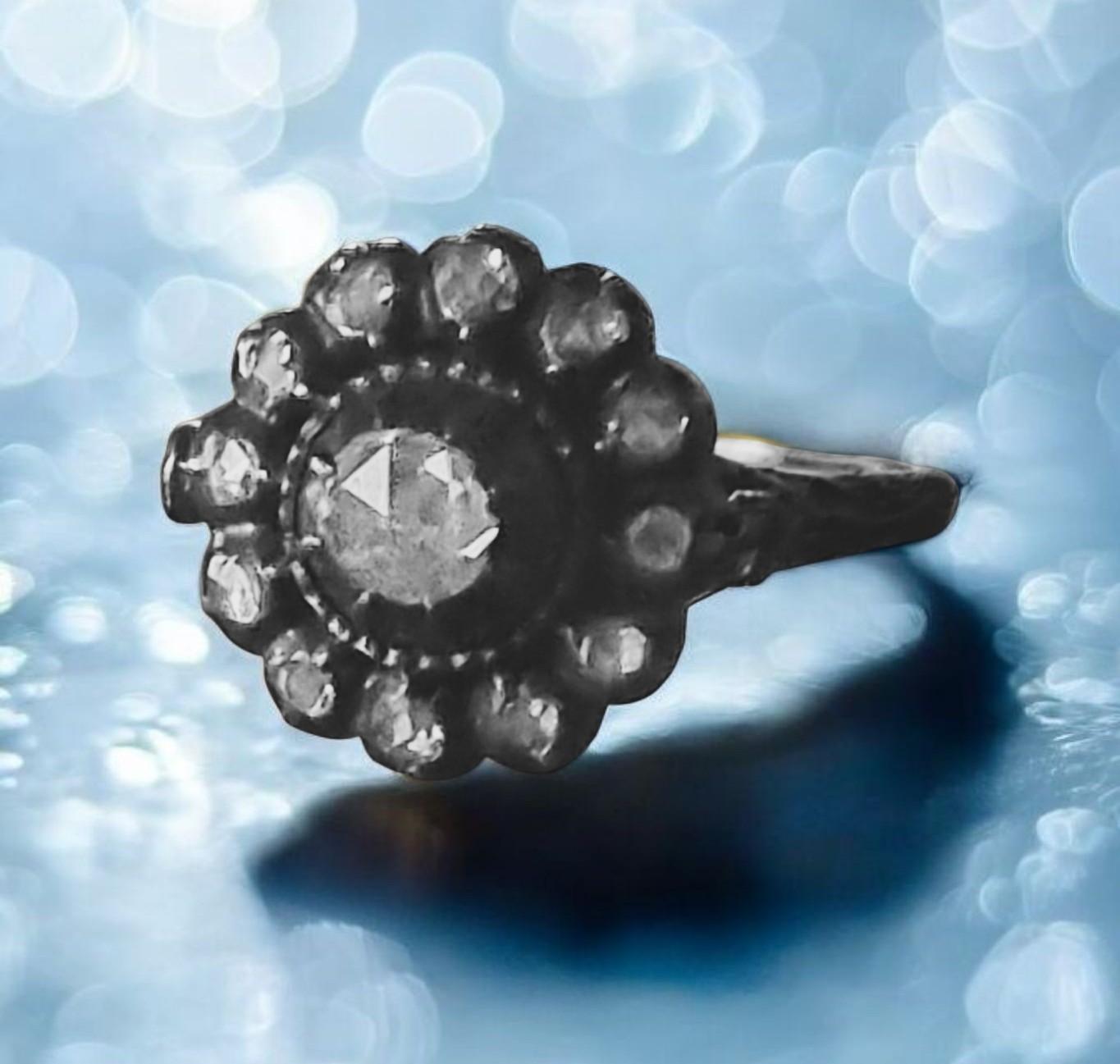 Anello a grappolo tardo georgiano con diamanti taglio rosa Circa 1790 in vendita 1