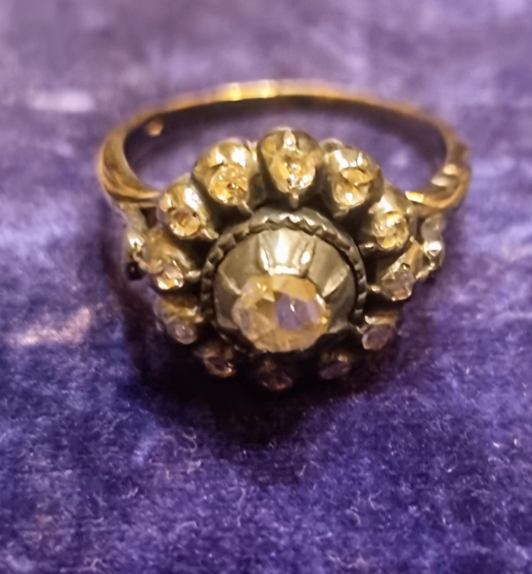 Anello a grappolo tardo georgiano con diamanti taglio rosa Circa 1790 in vendita 3