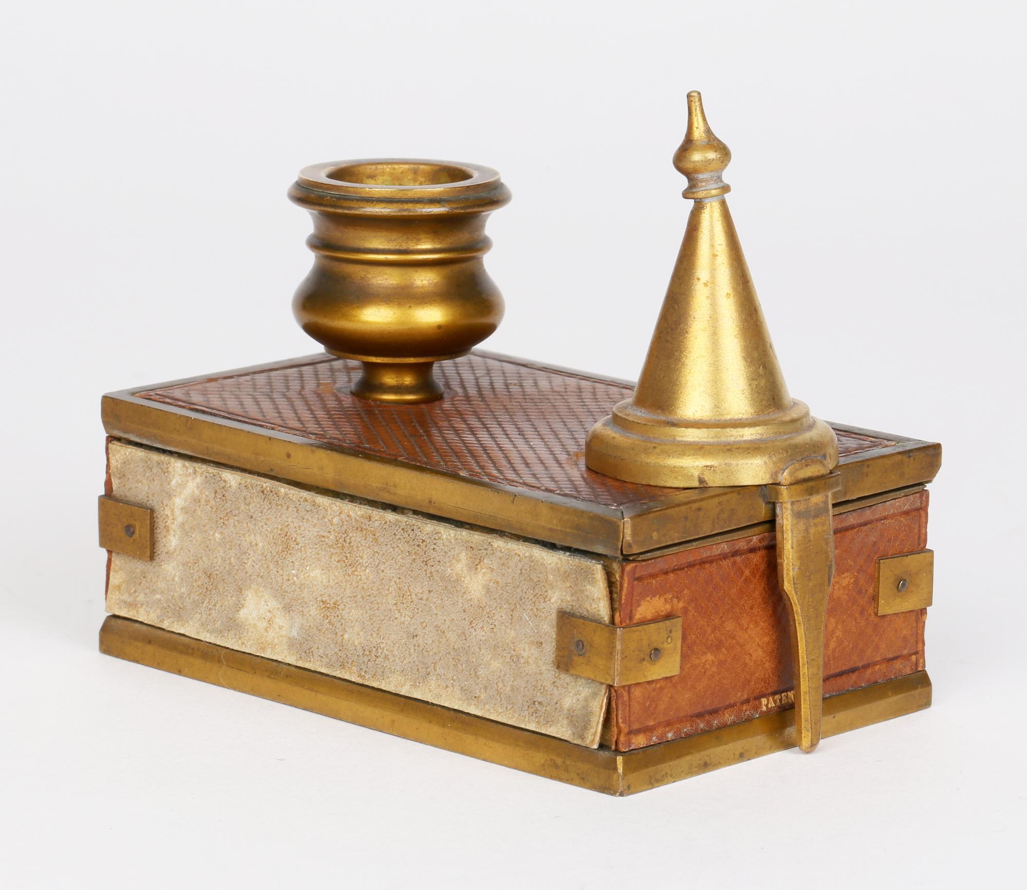Bronzo Candeliere da viaggio e porta fiammiferi in bronzo dorato inglese tardo georgiano in vendita