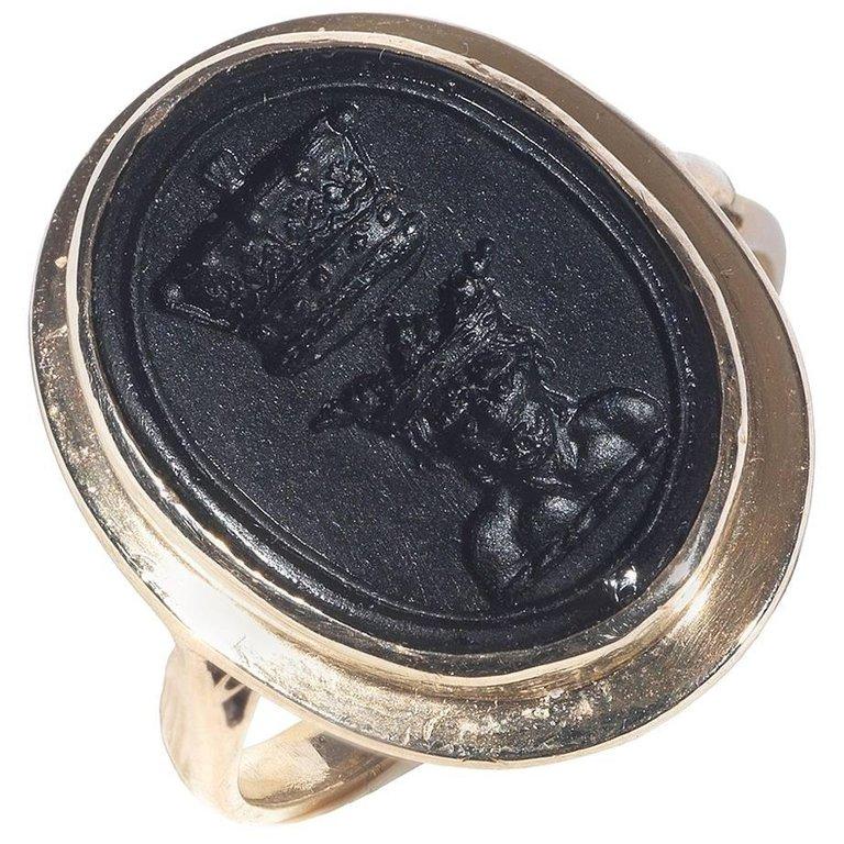 BERNARDO ANTICHITÀ PONTE VECCHIO FLORENCE
A gold signet ring set with an engraved oval black agate stone depicting a king half bust and a crown, 21 x 16 mm.

Size 7
